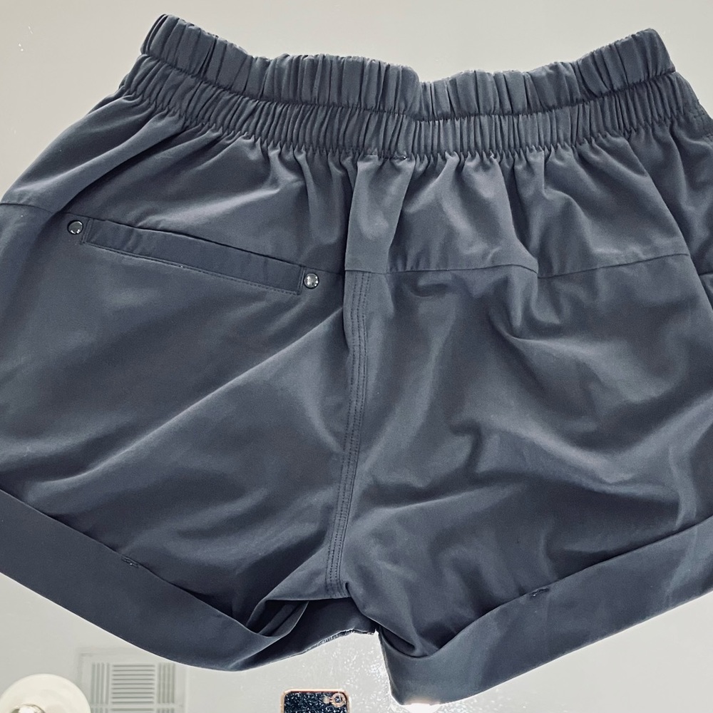 Lululemon short - Picture 2 of 2
